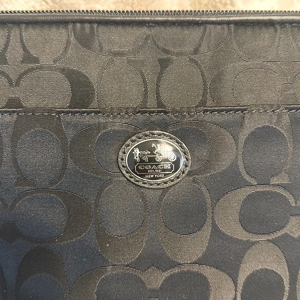 ✨COACH SIGNATURE NY UNIVERSAL SLEEVE✨BRAND NEW!!!🔥🔥